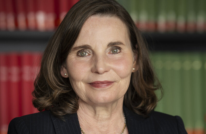 Porträtfoto Prof. Dr. Bettina Weißer